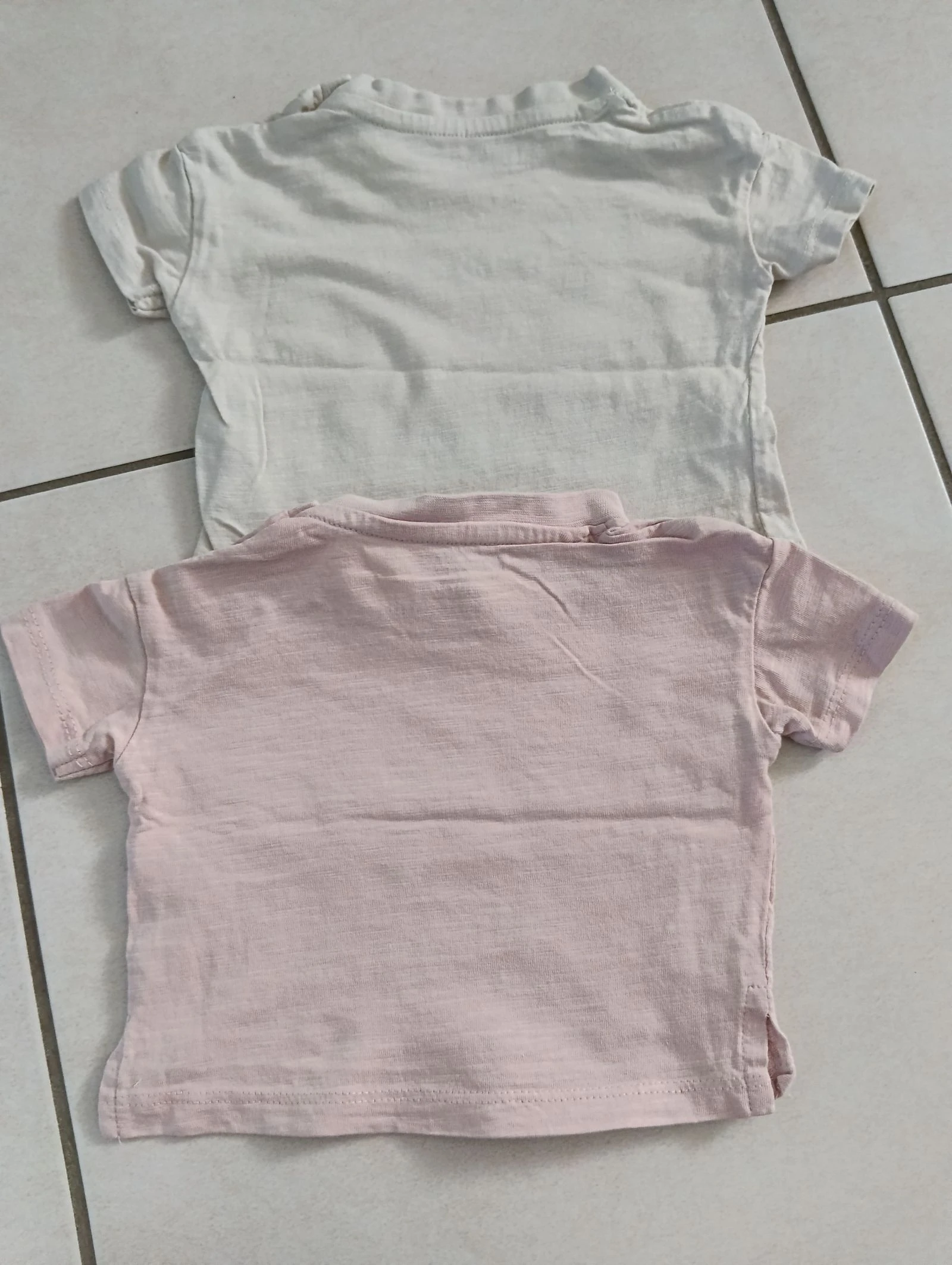 Lote de 2 camisetas Primark cares 0/3 MESES – photo 3